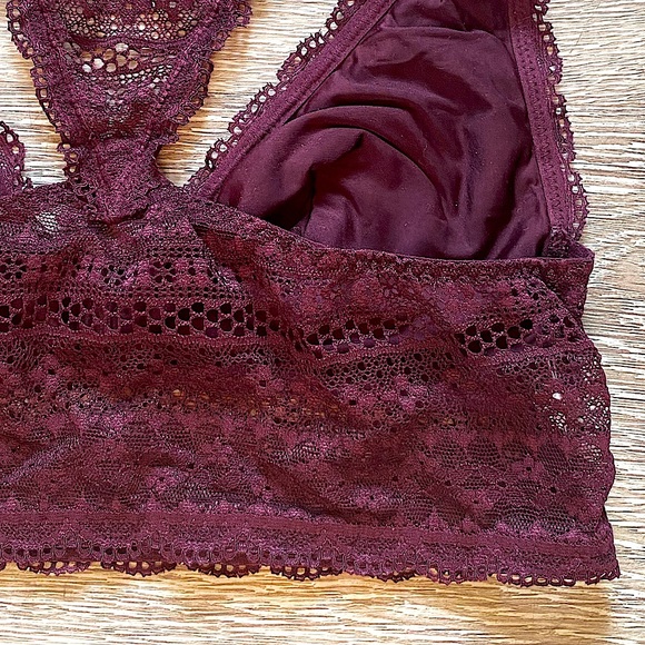 ⚠️💥‼️𝐅𝐑𝐄𝐄 𝐀𝐃𝐃-𝐎𝐍‼️💥 ⚠️ AMERICAN EAGLE || Maroon Lace Bralette | Small - Picture 9 of 12